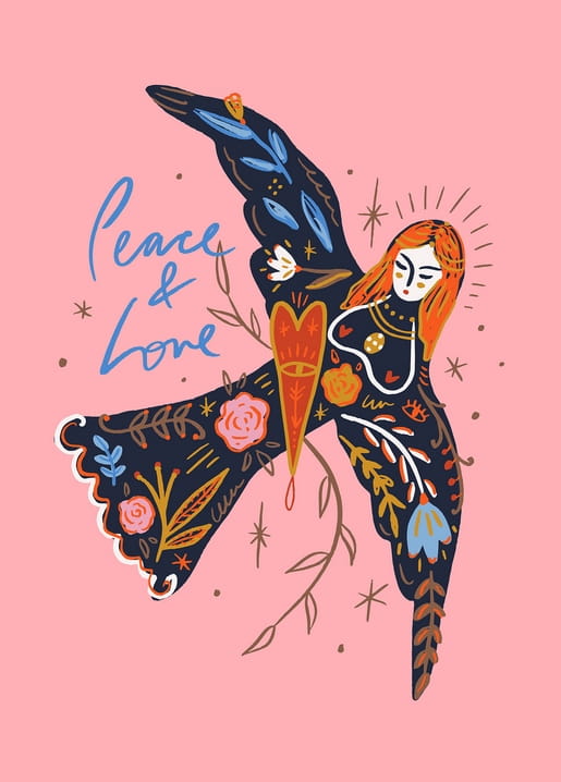 Folk-Art-Illustration einer Taube mit Frauengesicht, Blumenmuster und Schriftzug „Peace & Love“ auf Rosa