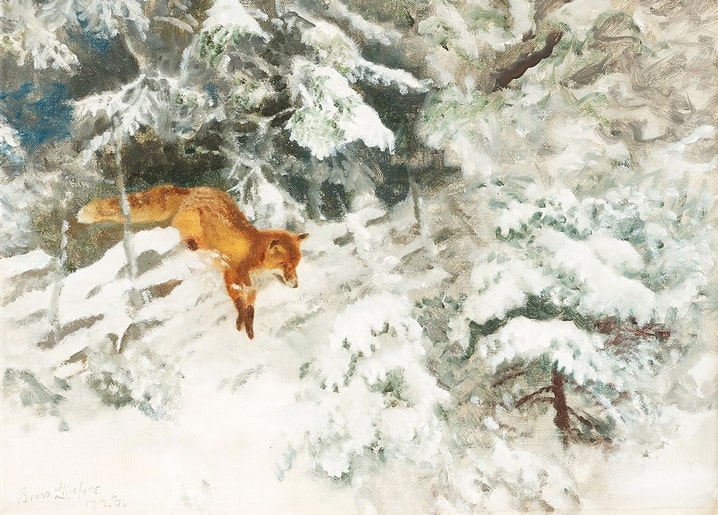 Fuchs springt über verschneiten Boden zwischen schneebedeckten Fichten, Gemälde von Bruno Liljefors
