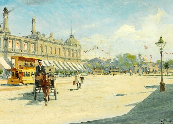 Gemälde eines Pariser Boulevards mit gelber Pferdebahn, Kutsche und Säulengebäude unter blauem Himmel