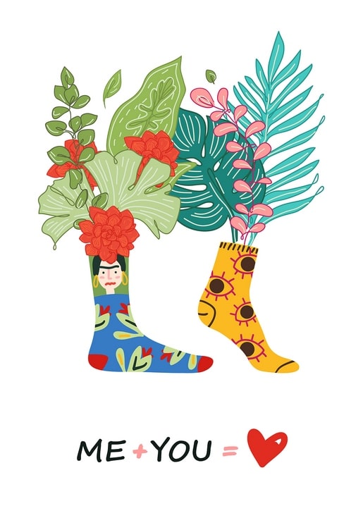 Postkarte mit zwei Socken als Blumenvasen und dem Schriftzug „Ich + Du = ❤“