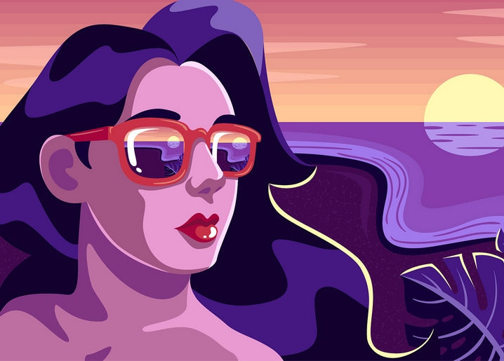 Frau mit roter Sonnenbrille blickt auf den Sonnenuntergang über einem violetten Meer