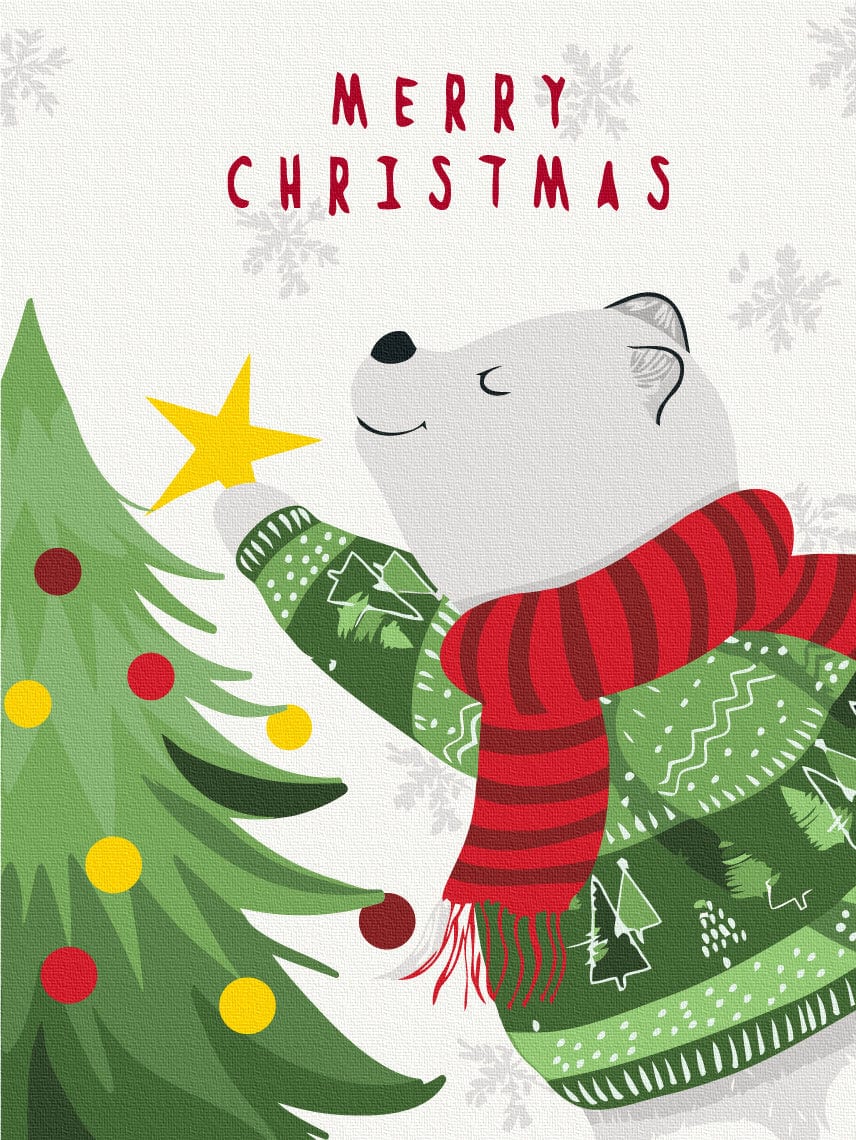 Eisbär im Pullover setzt einen Stern auf einen geschmückten Weihnachtsbaum