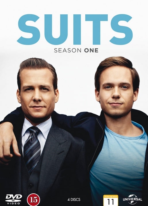 DVD-Cover von „Suits“ Staffel 1 mit den beiden Hauptfiguren nebeneinander