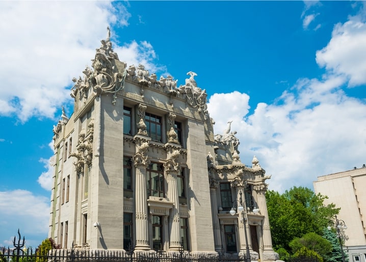 Листівка Будинок із химерами КИЇВ - УКРАЇНА / Видавничий дім "Золота Птаха"