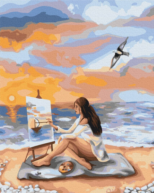 Frau malt einen Sonnenuntergang am Strand auf einer Staffelei, während eine Möwe fliegt