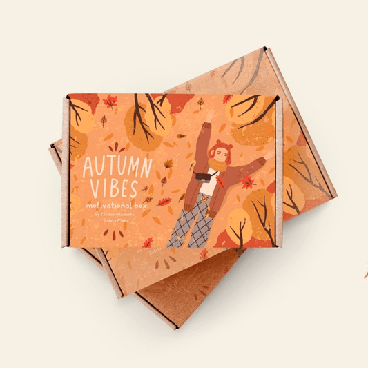 Крафтова коробка з ведмедиком у костюмі серед осіннього листя, набір Autumn Vibes