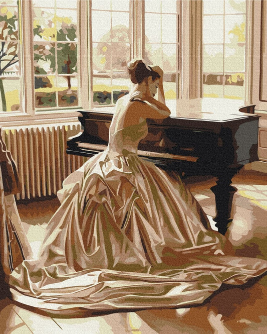Illustration einer Frau im champagnerfarbenen Ballkleid am Flügel im Sonnenlicht eines hohen Fensters