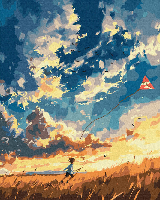Junge rennt durch goldenes Gras und lässt einen roten Drachen vor einem dramatischen Sonnenuntergang mit Vögeln steigen