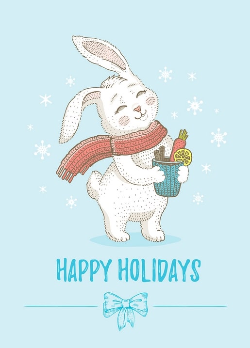 Weißer Hase im Korallenschal mit warmem Getränk aus Zimt und Orange, Schriftzug Happy Holidays