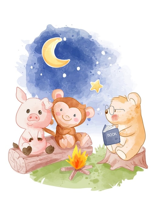 Aquarellierte Tiere Schwein, Affe und Bär lesen am Lagerfeuer unter dem Halbmond