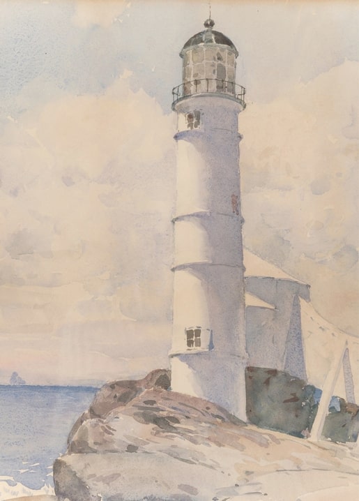 Aquarell von Childe Hassam: weißer Leuchtturm auf Felsen mit Segelboot