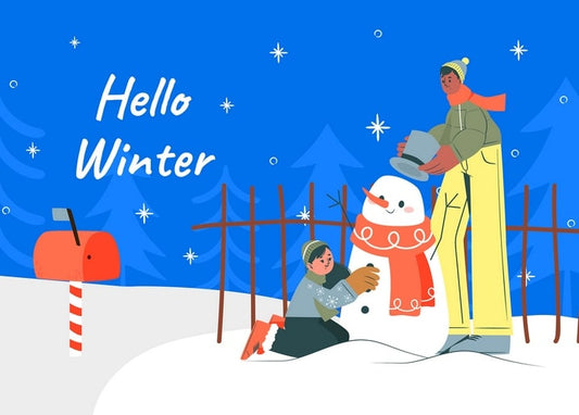 Vater und Sohn bauen nachts einen Schneemann neben einem Briefkasten im Schnee
