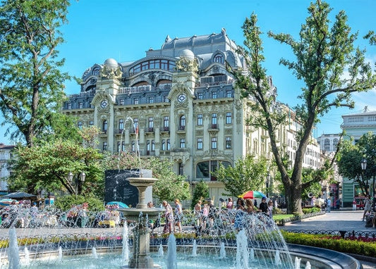 Фонтан і будинок у стилі модерн на Дерибасівській вулиці в Одесі