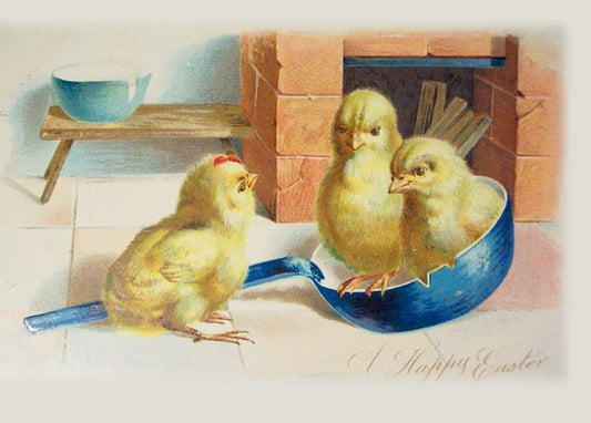 Vintage-Illustration von drei Osterküken am Backsteinkamin, eines sitzt in einer blauen Pfanne