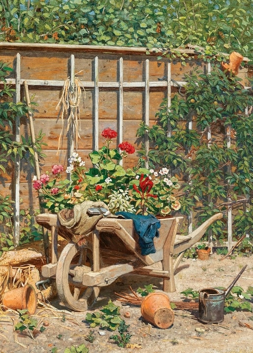 Gartenstillleben: eine Holzschubkarre voller roter und weißer Geranien, Tontöpfe und eine Gießkanne