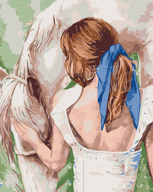 Nahaufnahme einer Rückansicht: Mädchen mit blauem Haarschal lehnt den Kopf an ein weißes Pferd, Malen-nach-Zahlen-Leinwand