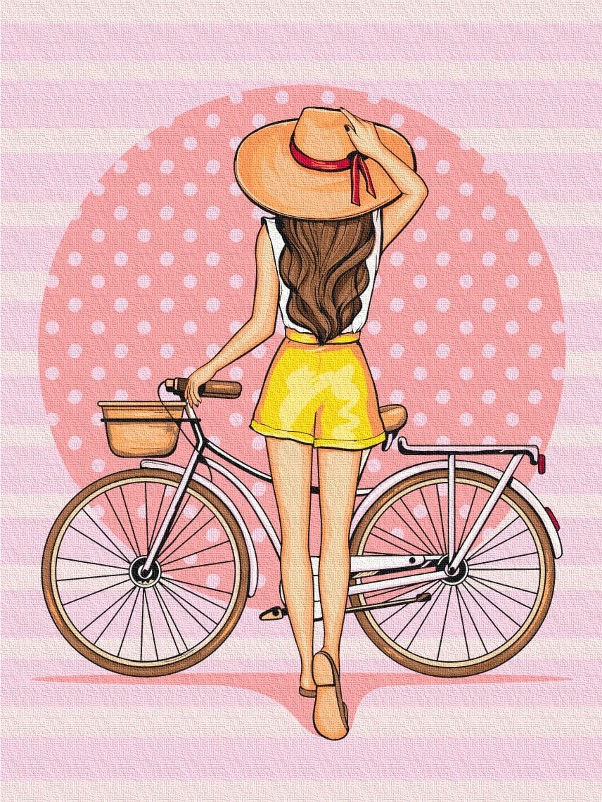 Rückansicht eines Mädchens mit Sonnenhut neben ihrem Fahrrad vor rosa gepunktetem Hintergrund