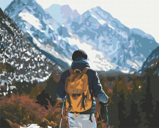 Wanderer mit gelbem Rucksack und Trekkingstöcken vor schneebedeckten Bergen, Malen-nach-Zahlen-Bild