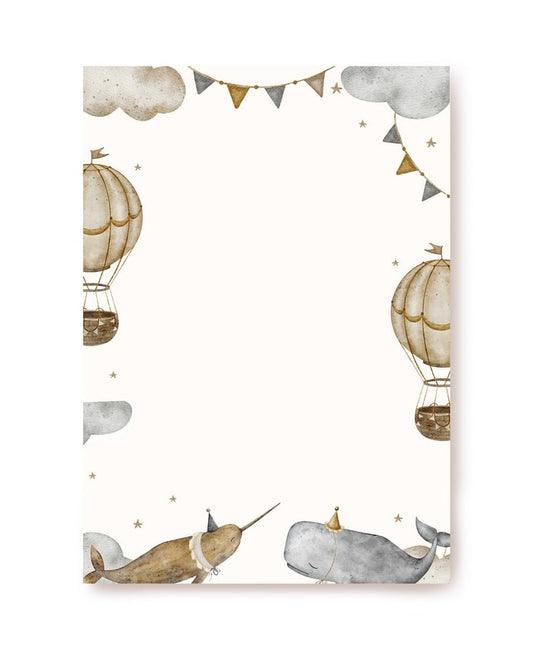 Бежевий папір для листів з повітряними кулями, нарвалом і китом