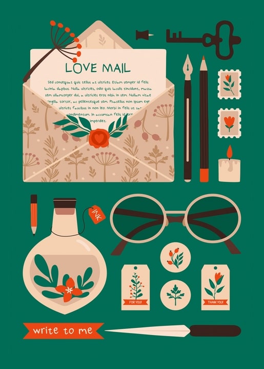 Flat-Lay mit 'Love Mail'-Umschlag, Federhaltern, Tintenflasche, Kerze und Anhängern auf Grün