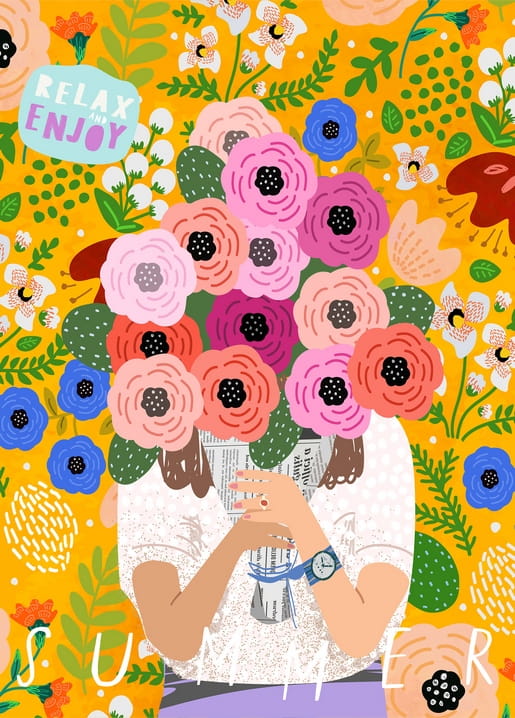 Illustrierte Frau mit großem Blumenstrauß aus rosa und blauen Blumen, eingewickelt in Zeitungspapier