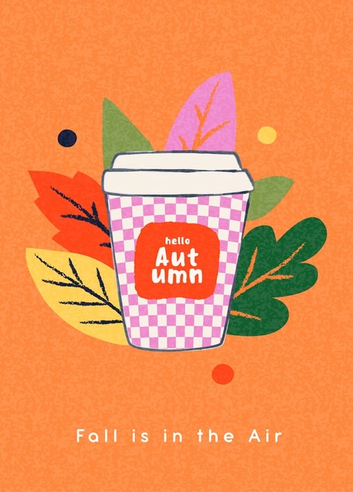 Рожевий картатий стаканчик кави з написом hello Autumn серед осіннього листя