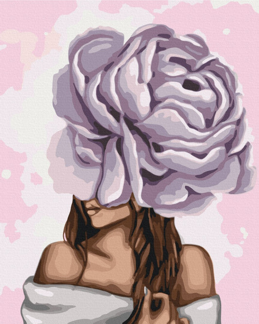 Gesicht einer Frau hinter einer großen lila Pfingstrose auf rosa Aquarellhintergrund