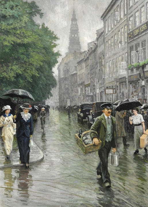 Regennasse Straße in Kopenhagen mit Regenschirmen, Verkehr und Kirchturm