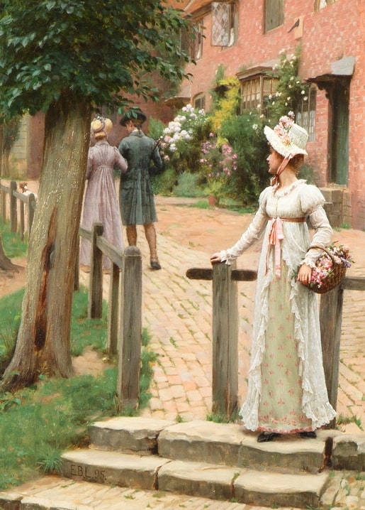 Junges Mädchen in weißem Musselin hält einen Korb Gartenblumen am Holztor
