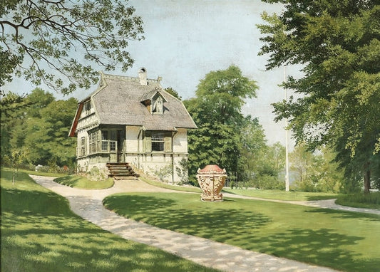 Cremefarbene Villa mit grauem Dach und Gartenweg, Terrakotta-Urne auf dem Rasen