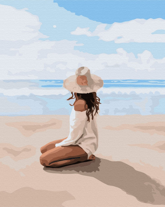 Frau mit breitem Sonnenhut kniet am Strand mit Blick aufs Meer, Malen-nach-Zahlen-Motiv