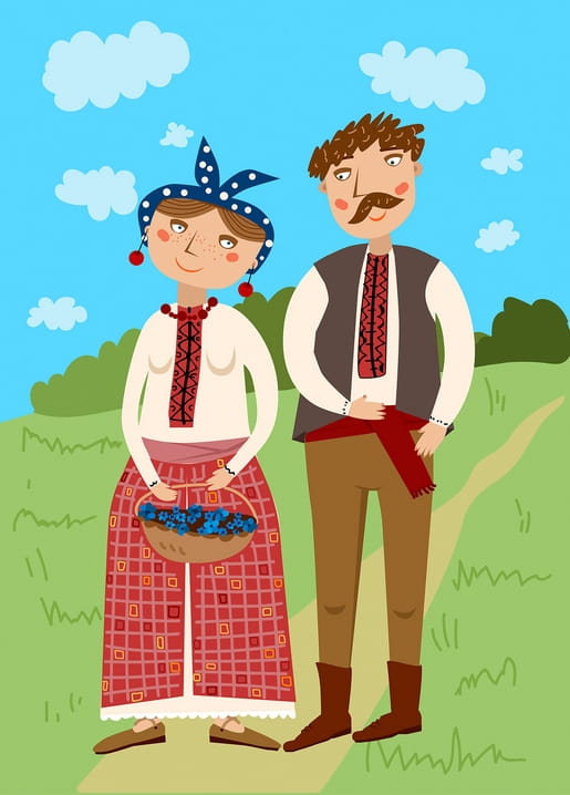 Paar in bestickter ukrainischer Tracht steht auf einer Wiese, die Frau hält einen Korb Heidelbeeren