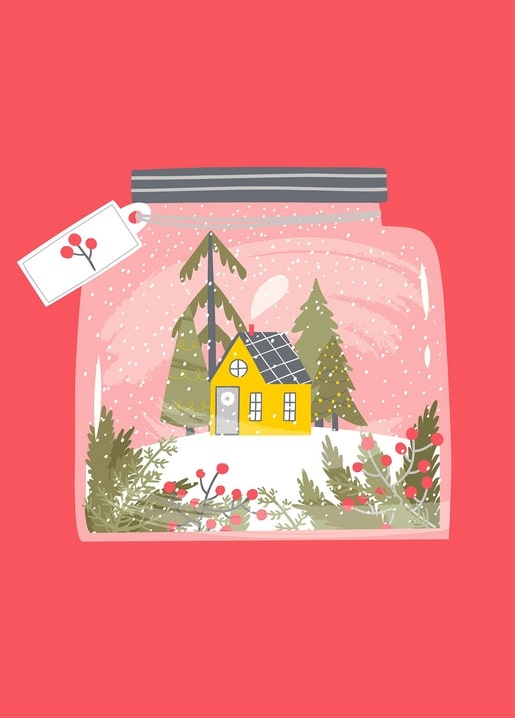 Gelbes Häuschen mit Tannen und roten Beeren in einer Schneekugel aus Glas