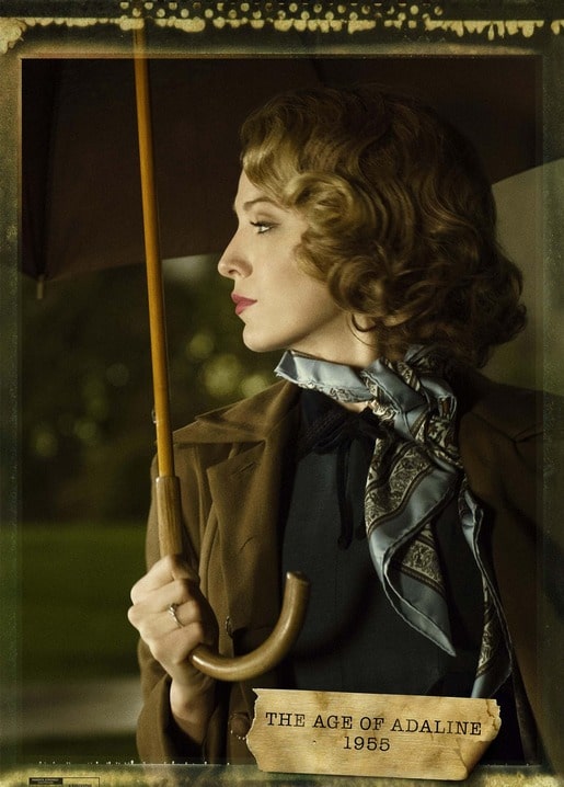 Szene aus The Age of Adaline: Blake Lively mit Regenschirm, Jahreszahl 1955