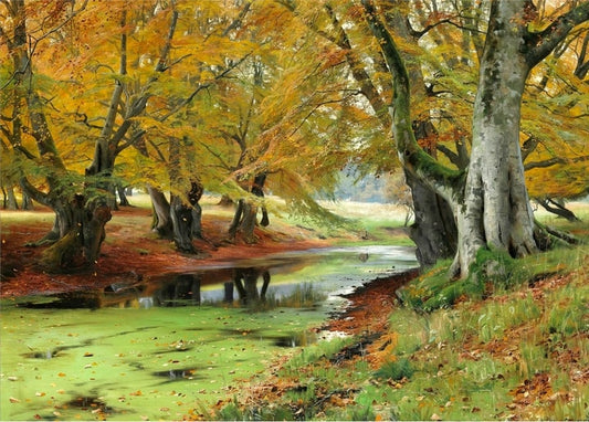 Alte moosbewachsene Buchen um einen mit Entengrün bedeckten Teich im Herbst, Peder Mørk Mønsted