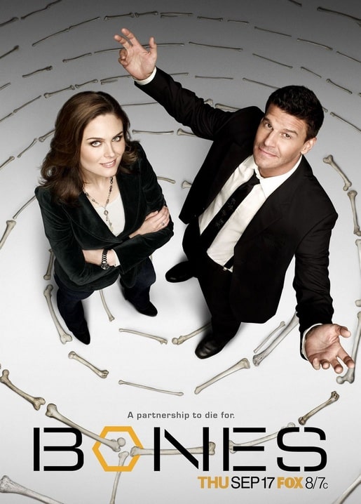 Serienposter zu Bones mit zwei Figuren inmitten einer Knochenspirale