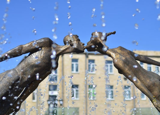 Bronze fountain sculpture of a kissing couple with water jets in Kharkiv
