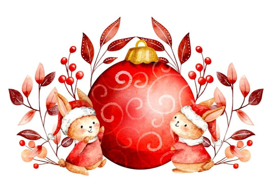 Zwei Hasen in Nikolausmützen neben einer großen roten Weihnachtskugel mit Beeren und Blättern