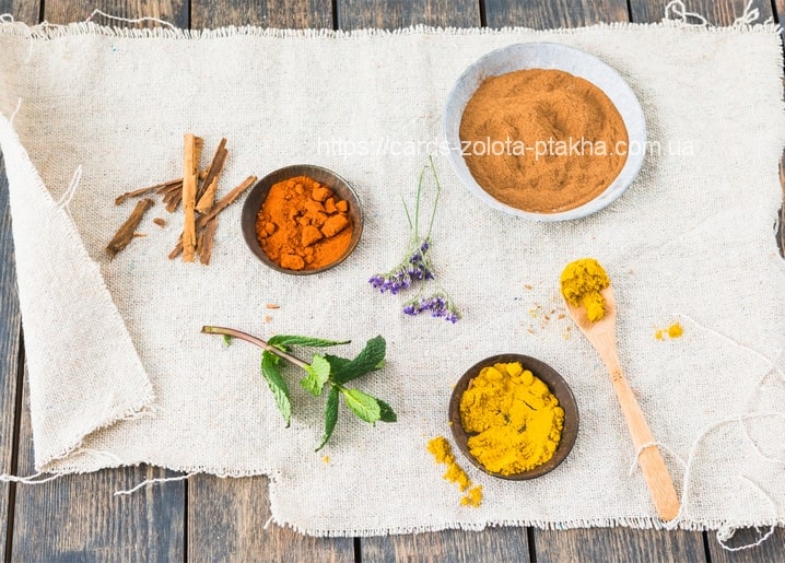 Cinnamon sticks, turmeric powder, mint and lavender on linen cloth