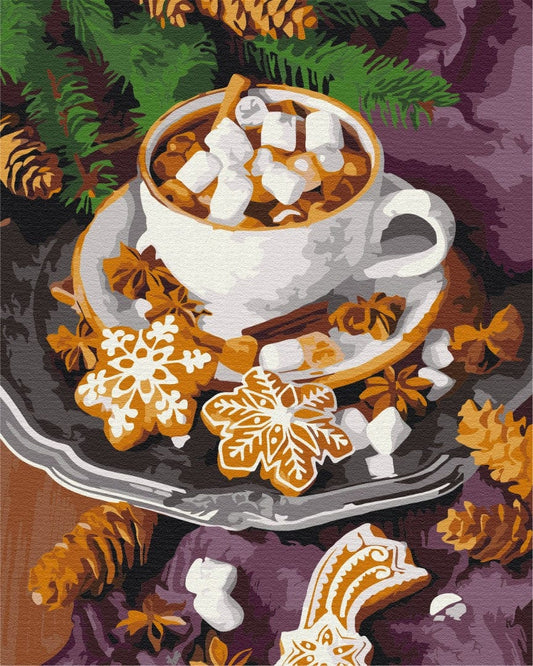 Tasse Kakao mit Marshmallows, Zimt und schneeflockenförmigen Lebkuchenplätzchen vor lila Hintergrund