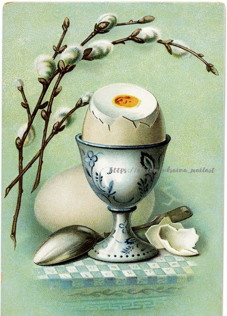 Weiches Ei im blauen Porzellan-Eierbecher mit Weidenkätzchen und Löffel, Vintage-Stillleben