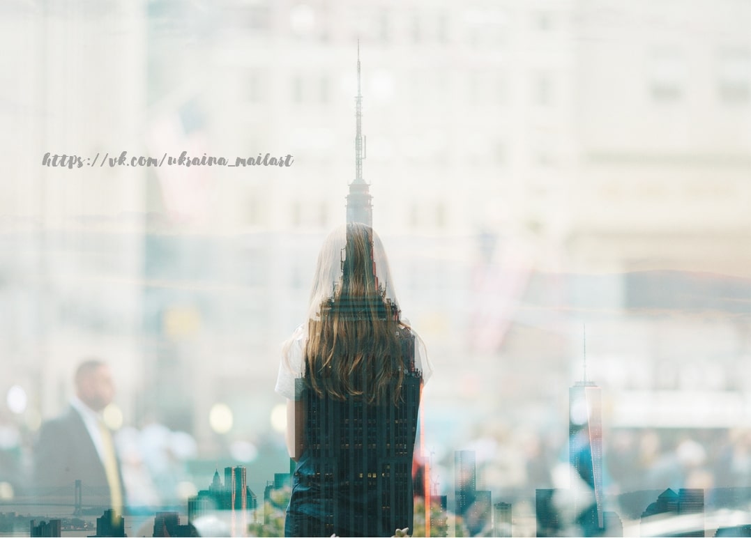 Doppelbelichtung einer Frauensilhouette mit dem Empire State Building