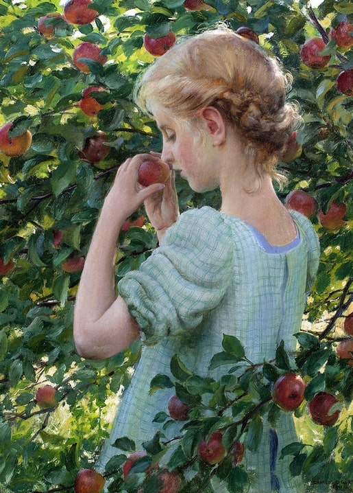 Gemälde von Charles Courtney Curran: Mädchen riecht an einem roten Apfel im sonnigen Obstgarten