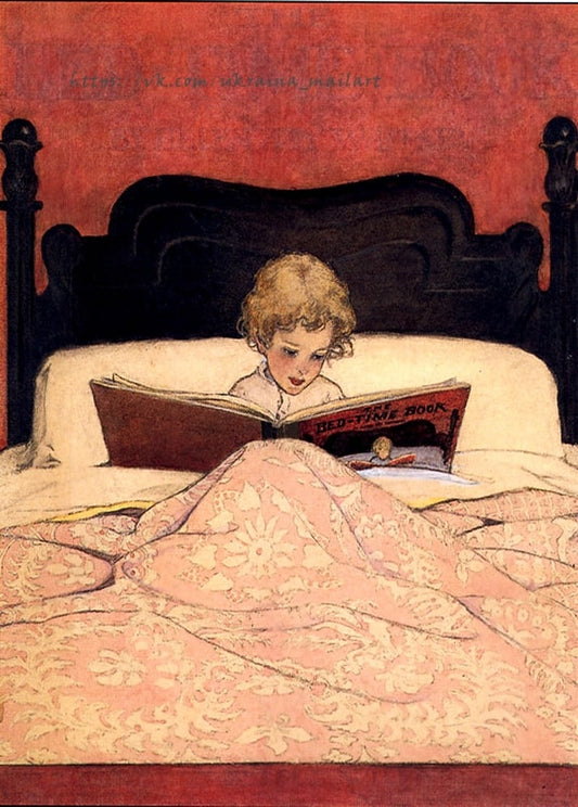 Blondgelocktes Kind liest im Bett mit rosa Steppdecke, Illustration von Jessie Willcox Smith