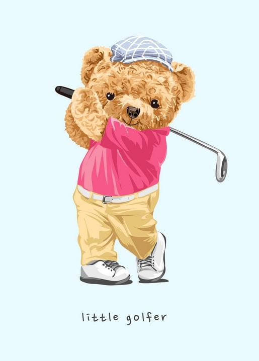 Teddybär beim Golfschwung im rosa Polo mit karierter Kappe, Aufschrift „little golfer“