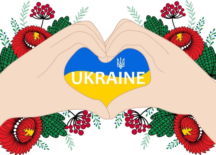 Zwei Hände formen ein Herz um Ukraine-Flagge, Dreizack und Mohnblumen in den Ecken
