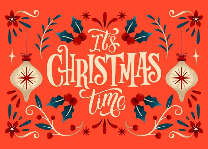 Schriftzug „It’s Christmas Time“ mit Christbaumkugeln und Stechpalme auf rotem Grund