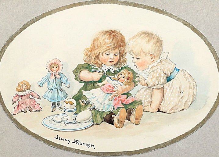 Mädchen füttert Puppe mit einem Ei, Baby schaut zu, zwei Puppen auf dem Boden, Illustration von Jenny Nyström