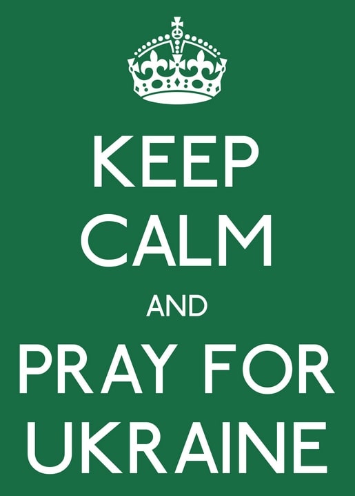 Зелена листівка Keep Calm and Pray for Ukraine з білою короною