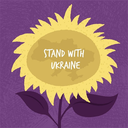 Sonnenblume mit dem Schriftzug „Stand with Ukraine“ und Landesumriss auf Violett